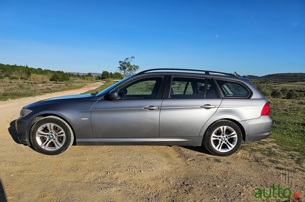 2009' BMW 318 D Touring Navigation photo #3