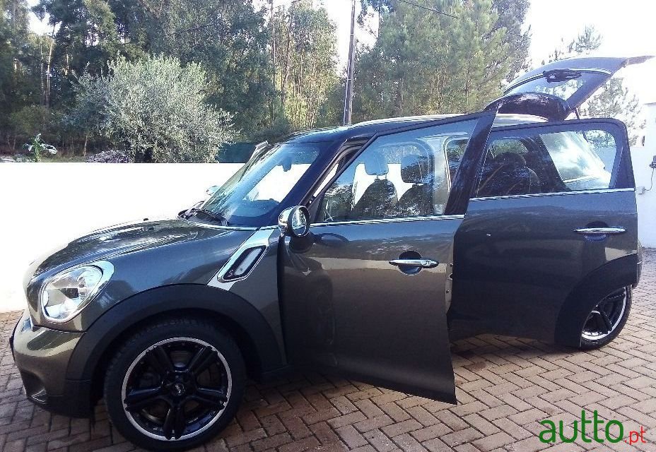 2011' MINI Countryman photo #2