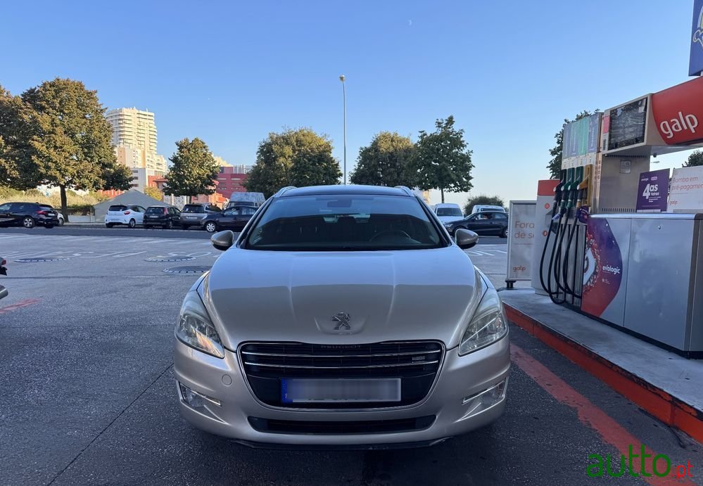 2011' Peugeot 508 Sw photo #2