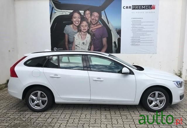 2017' Volvo V60 photo #2