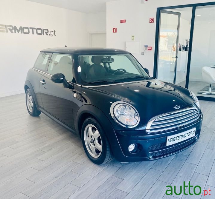2010' MINI Cooper photo #2