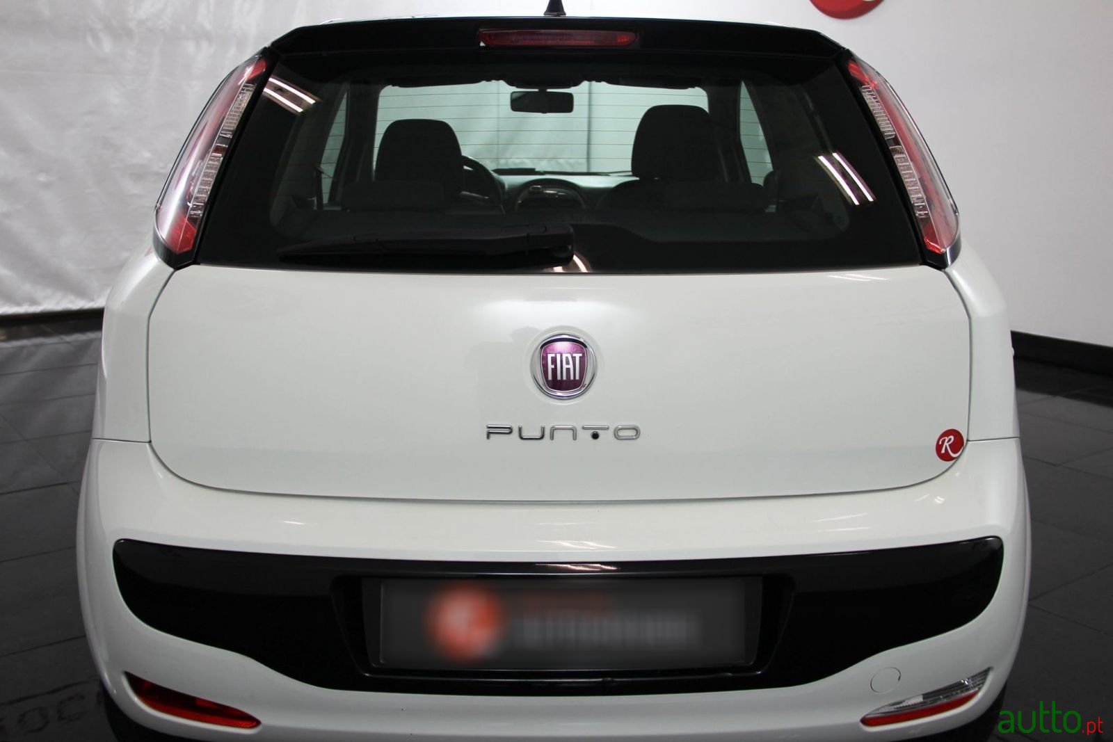 2011' Fiat Punto Evo photo #5