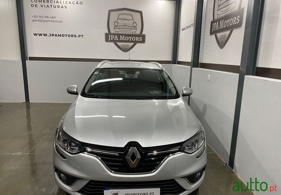 2017' Renault Megane Sport Tourer photo #2