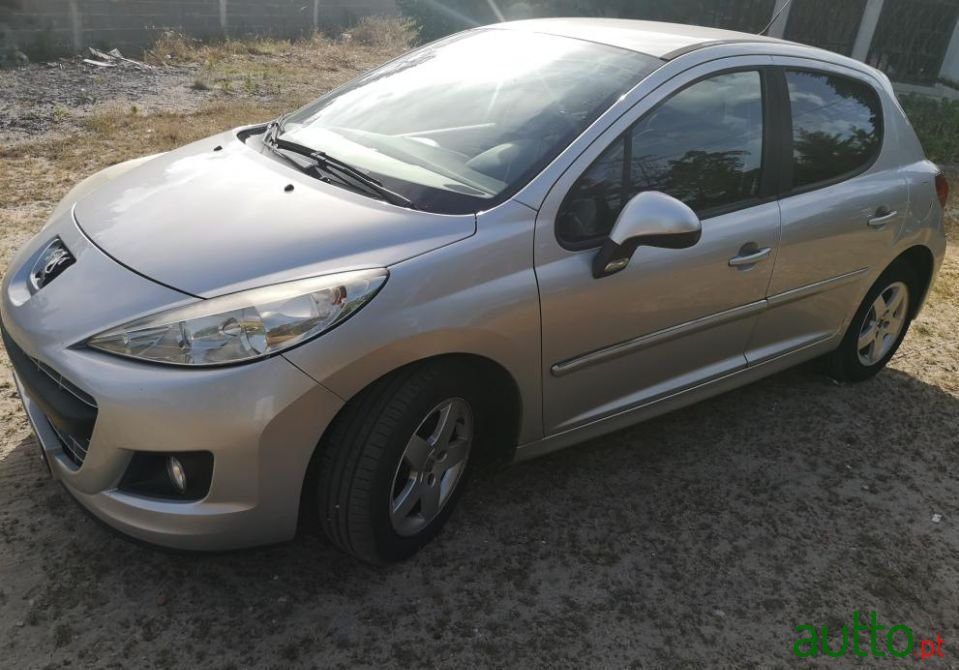 2011' Peugeot 207 photo #1