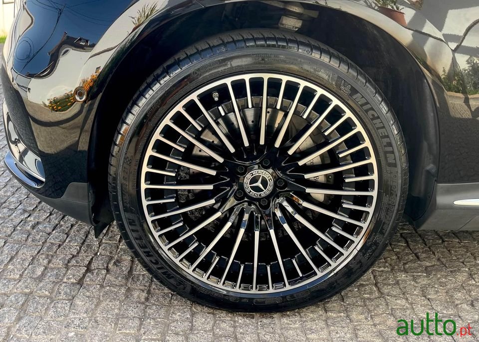 2009' Mercedes-Benz EQC photo #3