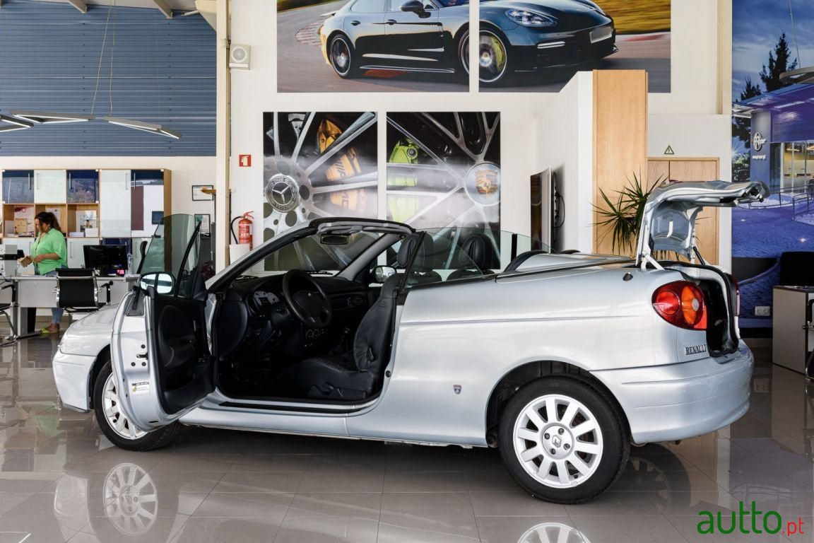 2002' Renault Megane photo #5