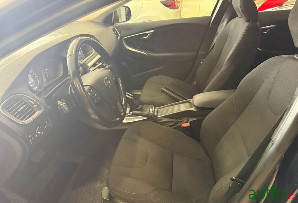 2017' Volvo V40 photo #4