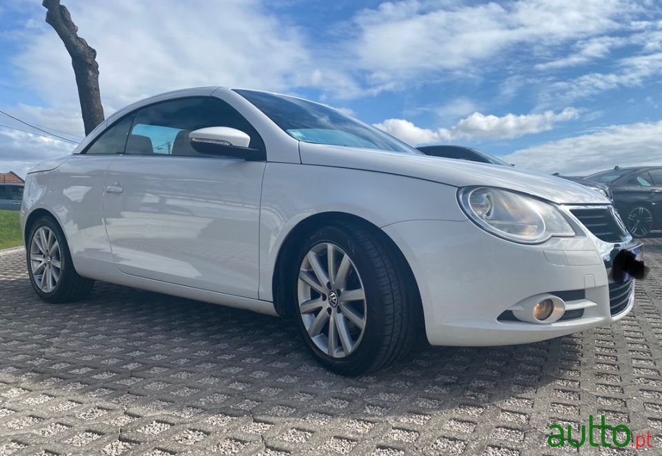 2009' Volkswagen Eos photo #3