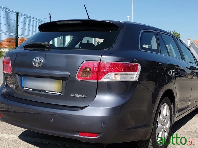 2010' Toyota Avensis Sw photo #4