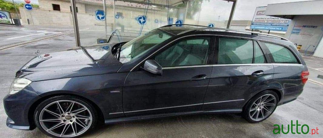 2010' Mercedes-Benz E-250 Amg photo #2