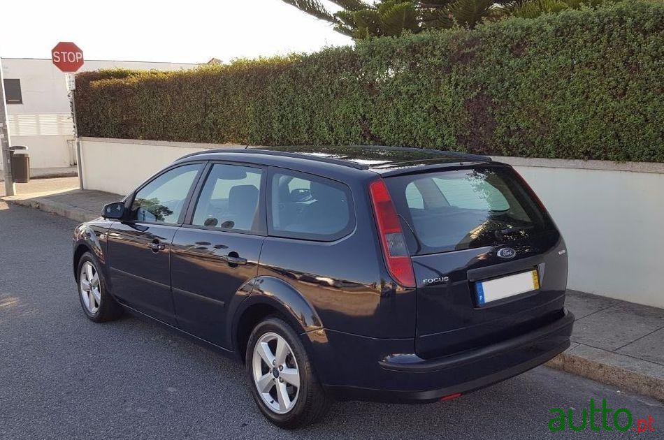 2005' Ford Focus Sw photo #1