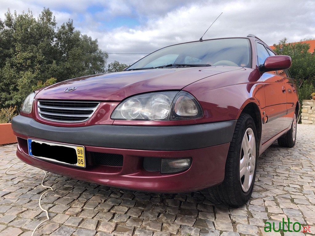 1998' Toyota Avensis photo #2
