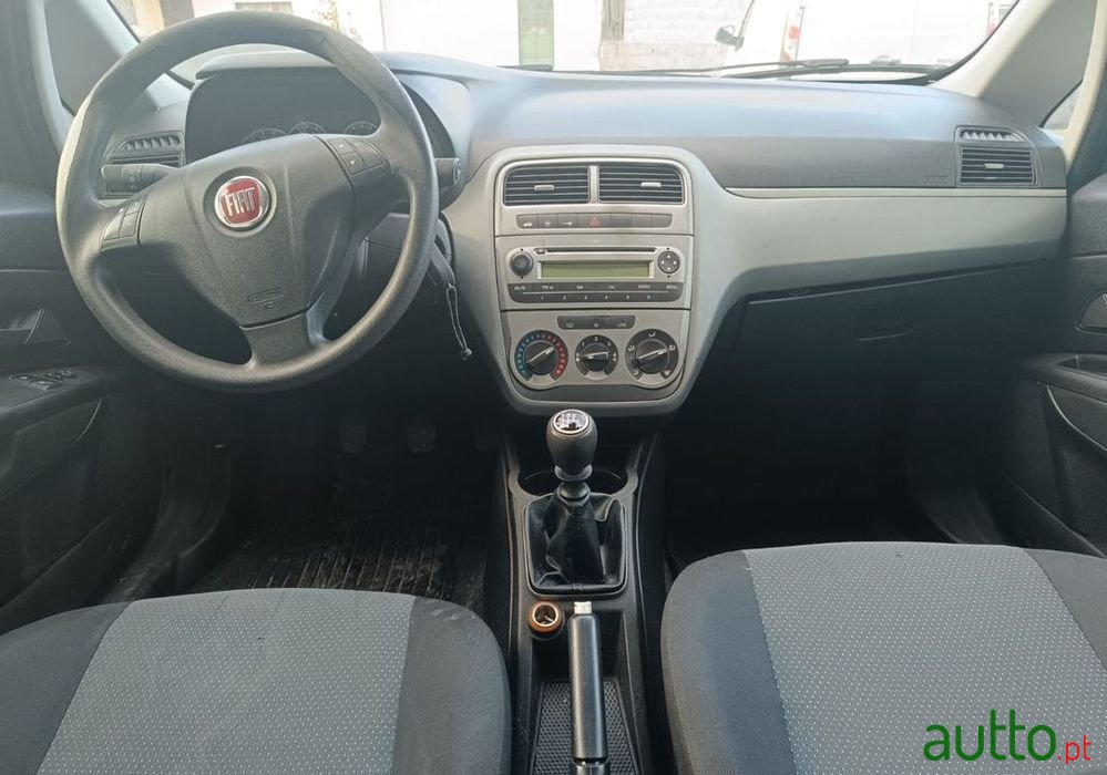 2010' Fiat Grande Punto photo #5