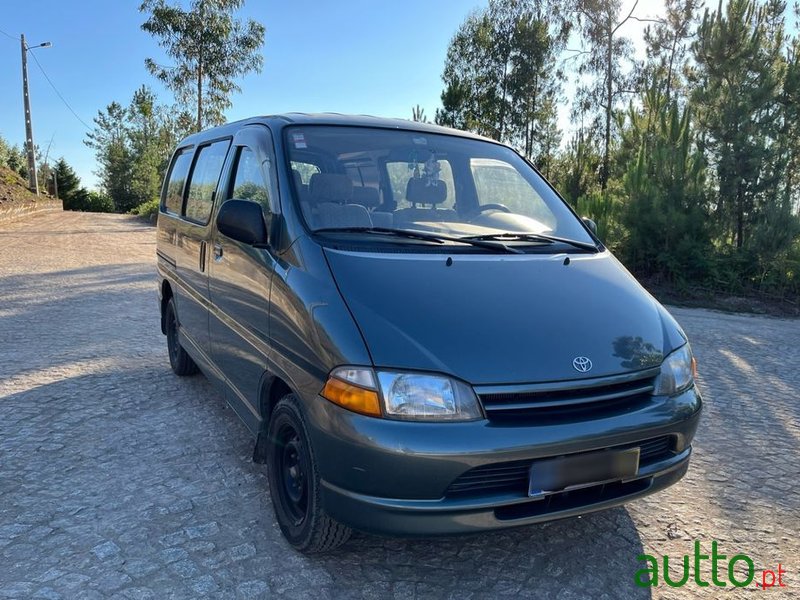 1997' Toyota HiAce photo #1