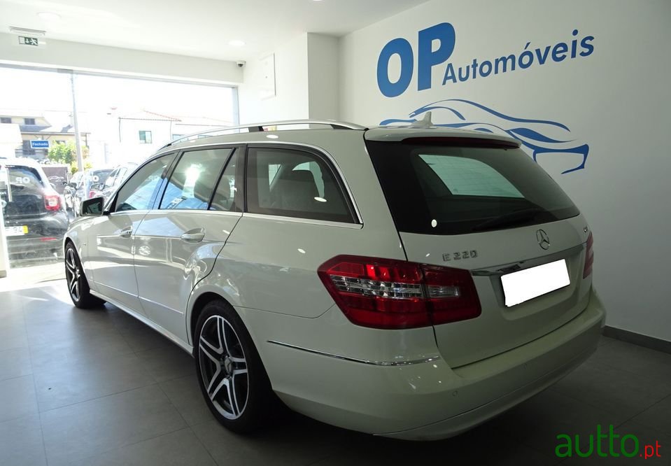 2010' Mercedes-Benz E-220 photo #4