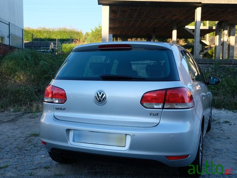 2008' Volkswagen Golf photo #3