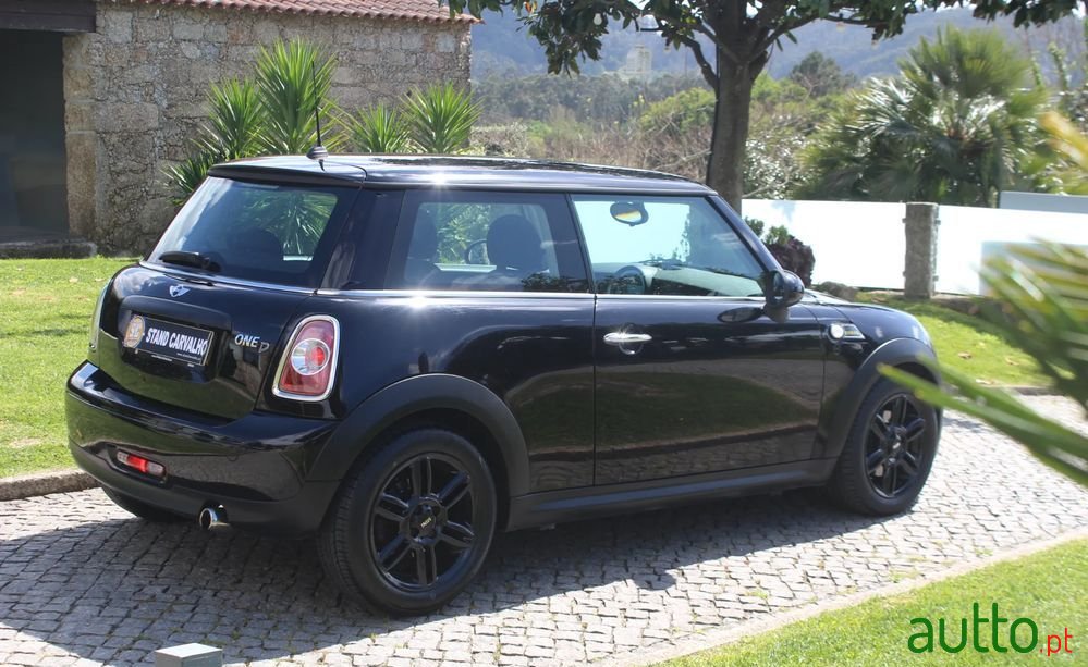2013' MINI Cooper D photo #5