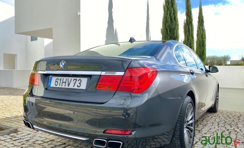 2009' BMW 730 Ver-D photo #2
