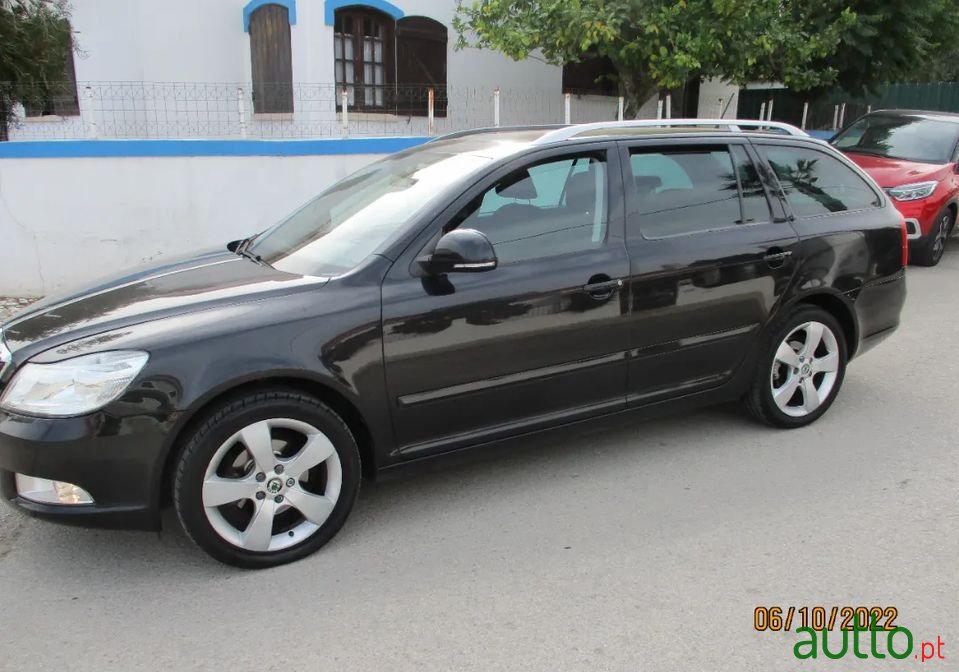 2011' Skoda Octavia Break photo #2