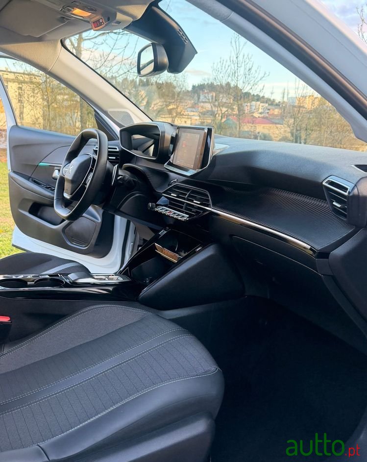 2022' Peugeot 208 photo #6