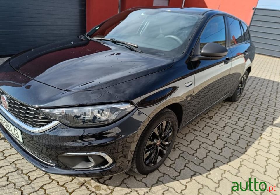 2020' Fiat Tipo Station Wagon photo #1