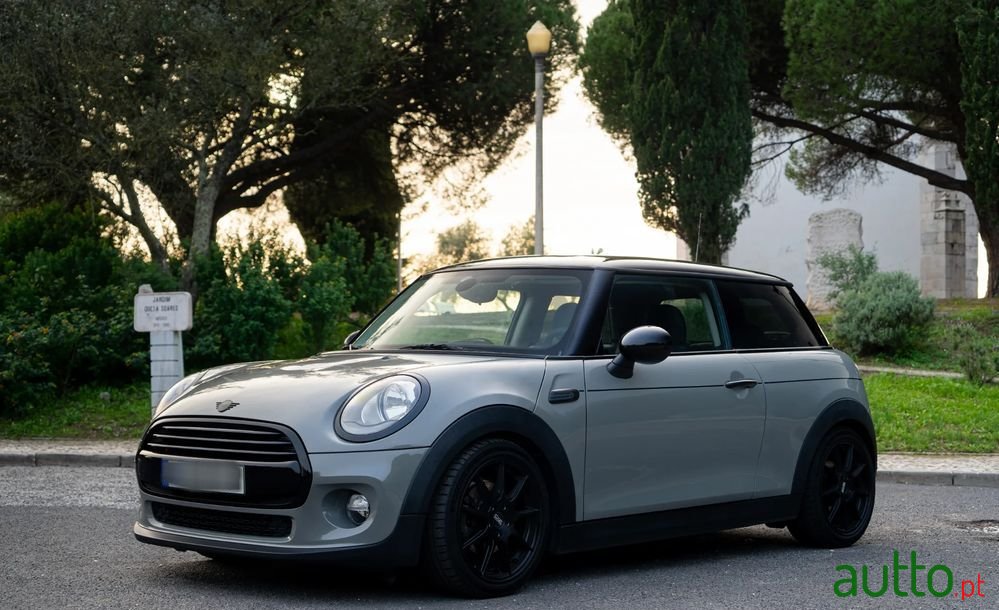 2016' MINI Cooper D photo #2