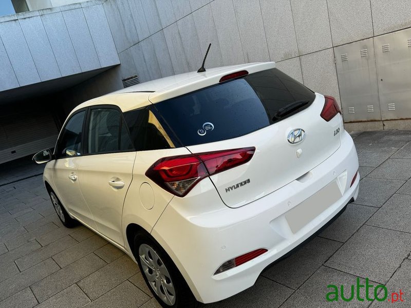 2017' Hyundai i20 photo #5