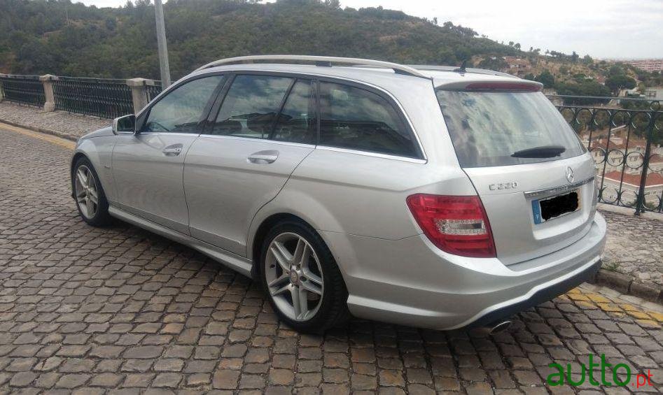 2011' Mercedes-Benz C-220 photo #3