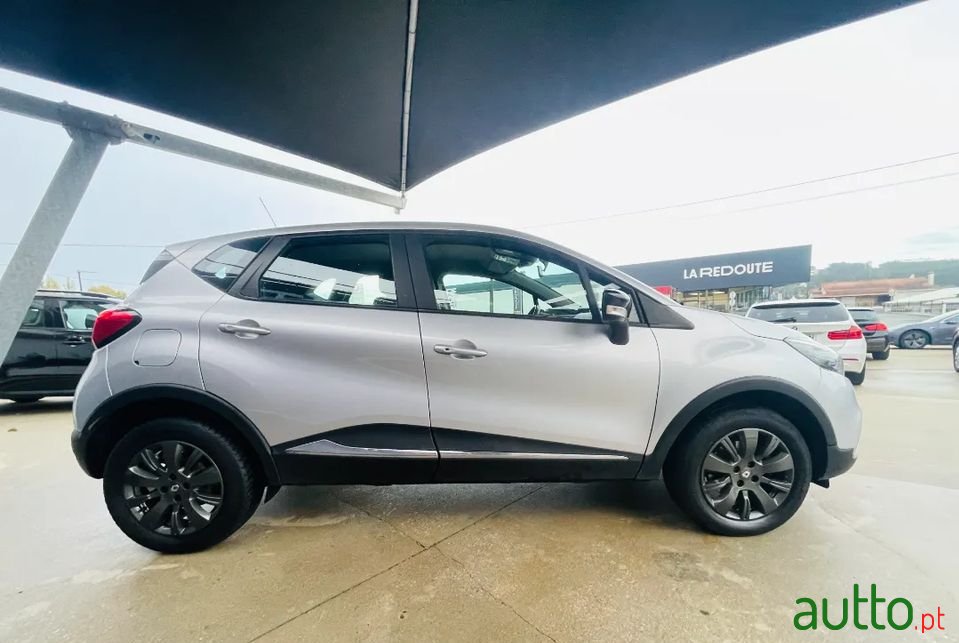 2016' Renault Captur photo #3