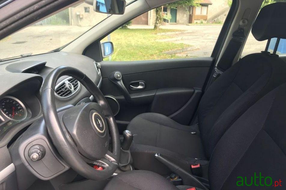 2006' Renault Clio photo #4