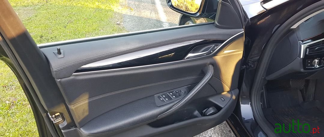 2017' BMW 520 photo #5