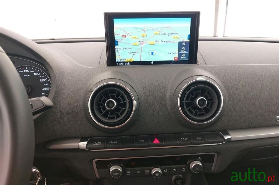 2019' Audi A3 Sportback photo #5