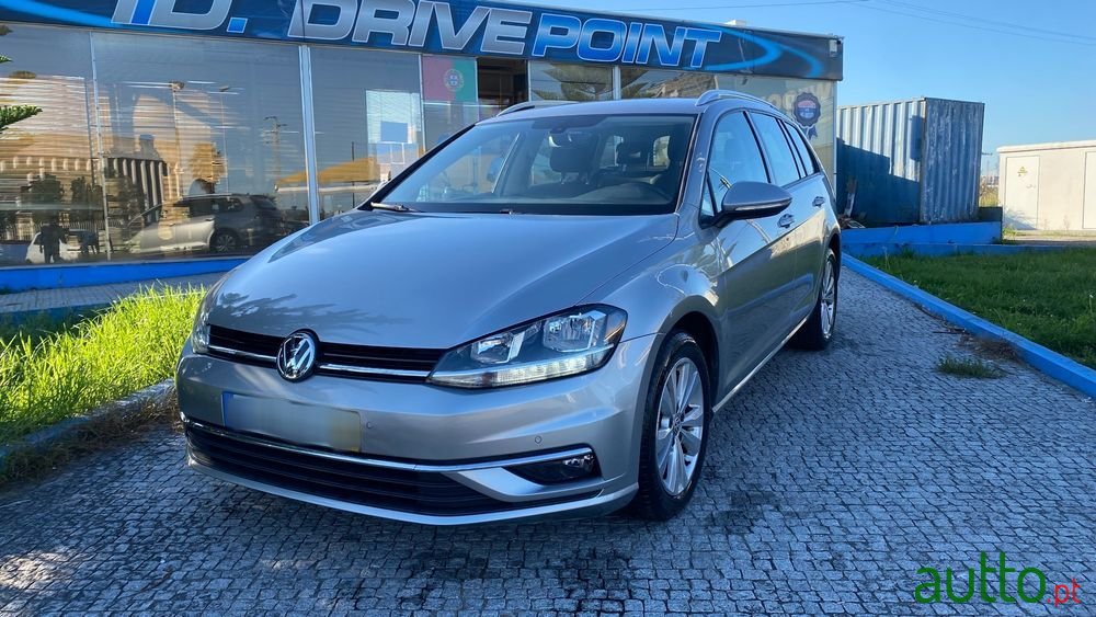 2018' Volkswagen Golf Variant photo #1