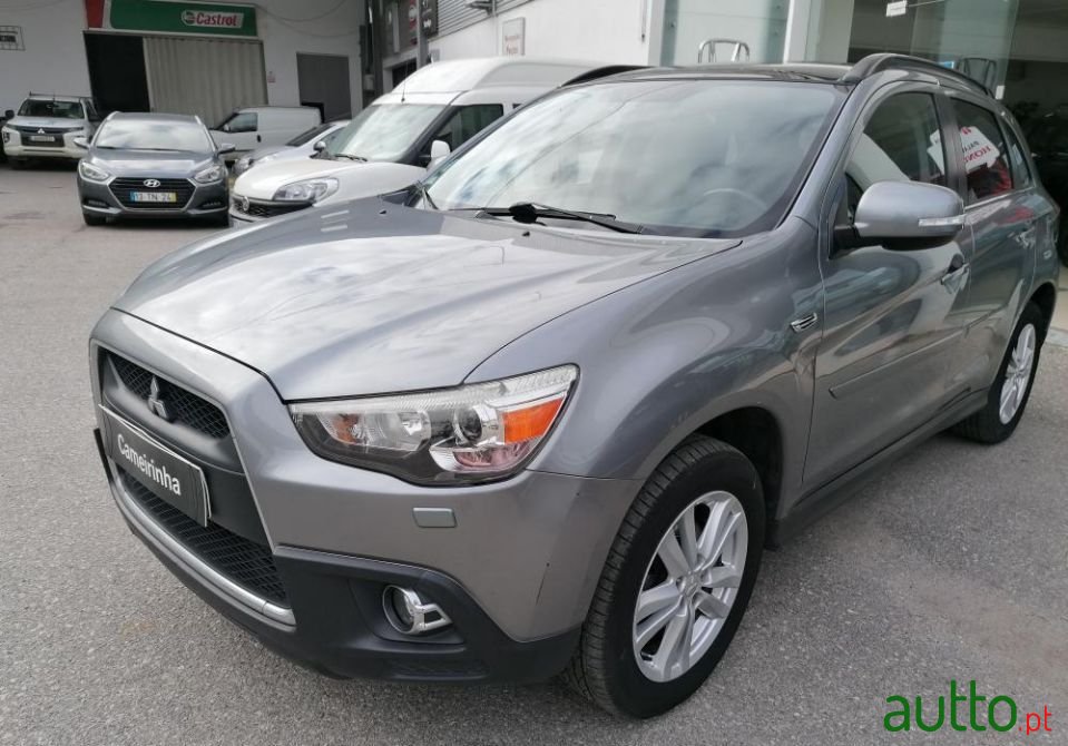 2013' Mitsubishi ASX photo #2