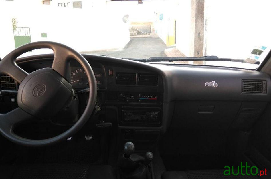 1996' Toyota Hilux 4X4 photo #2