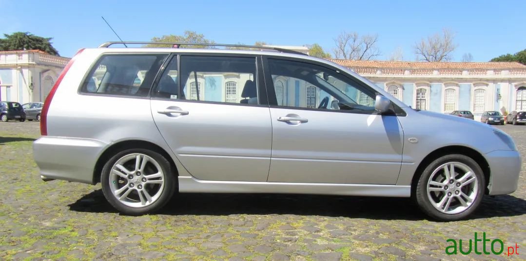 2004' Mitsubishi Lancer Sw photo #6