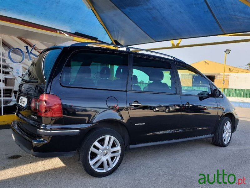 2009' Volkswagen Sharan photo #2