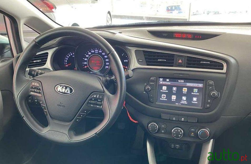 2018' Kia Ceed Sw photo #2