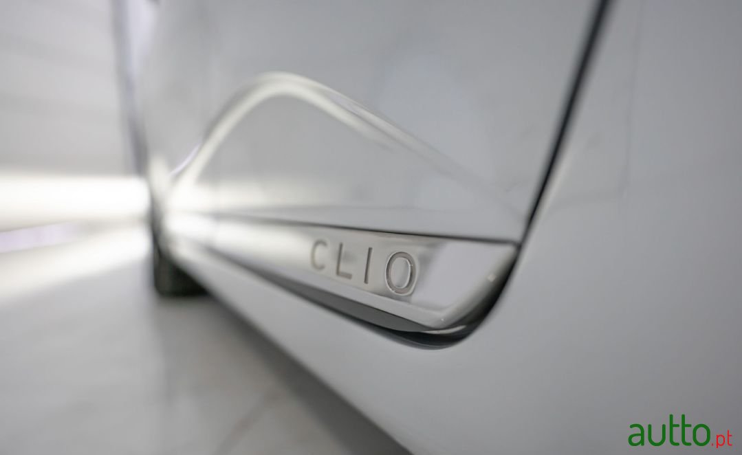 2020' Renault Clio photo #4
