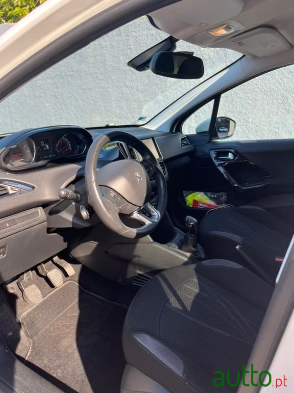 2013' Peugeot 208 photo #5