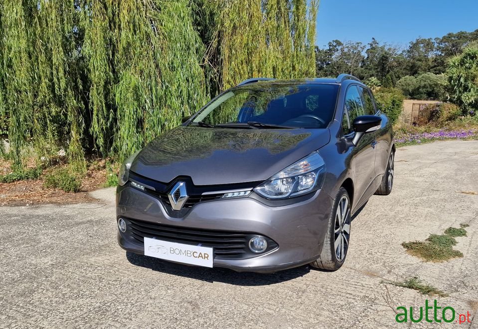 2015' Renault Clio Sport Tourer photo #1