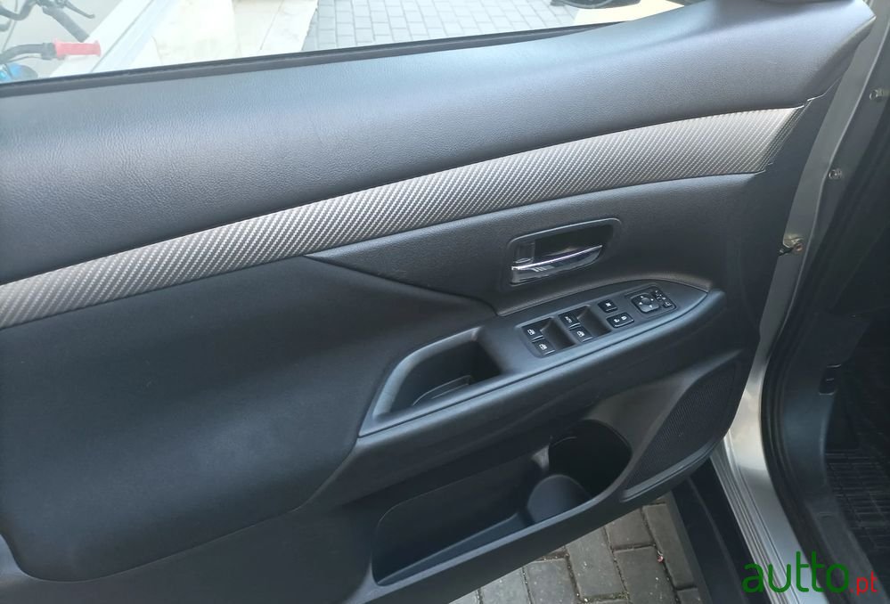 2018' Mitsubishi Outlander 2.0 Kaiteki Cvt photo #5