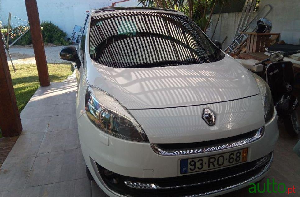 2012' Renault Grand Scenic photo #1