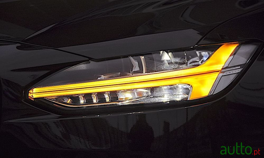 2020' Volvo V90 photo #6