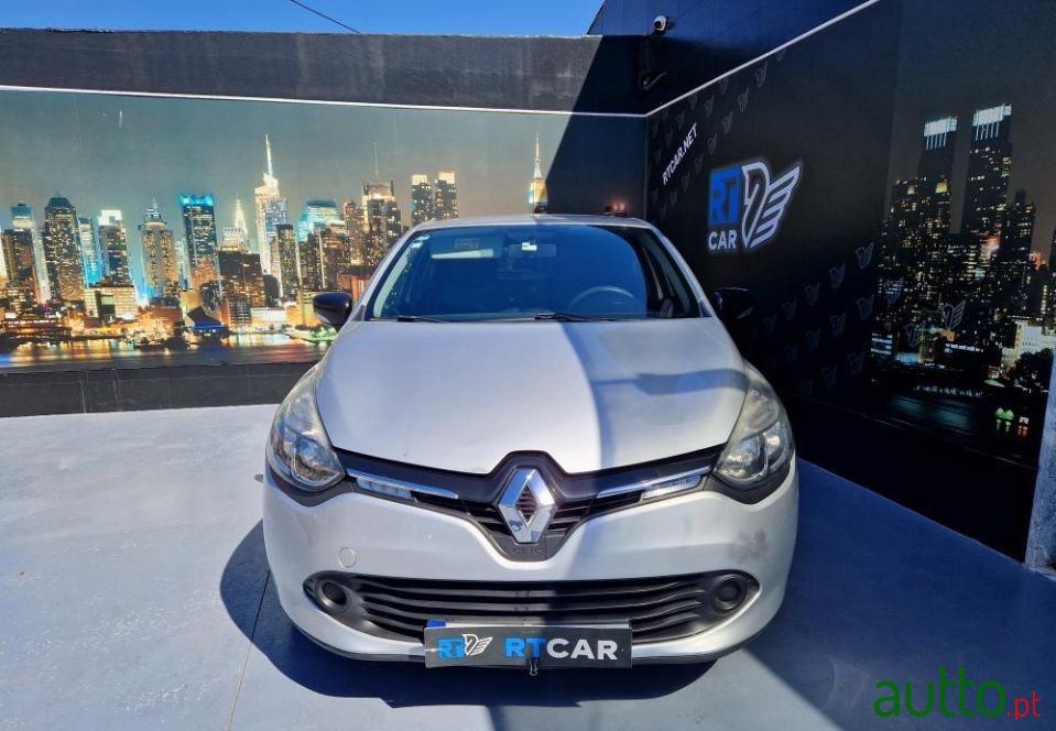 2014' Renault Clio photo #1