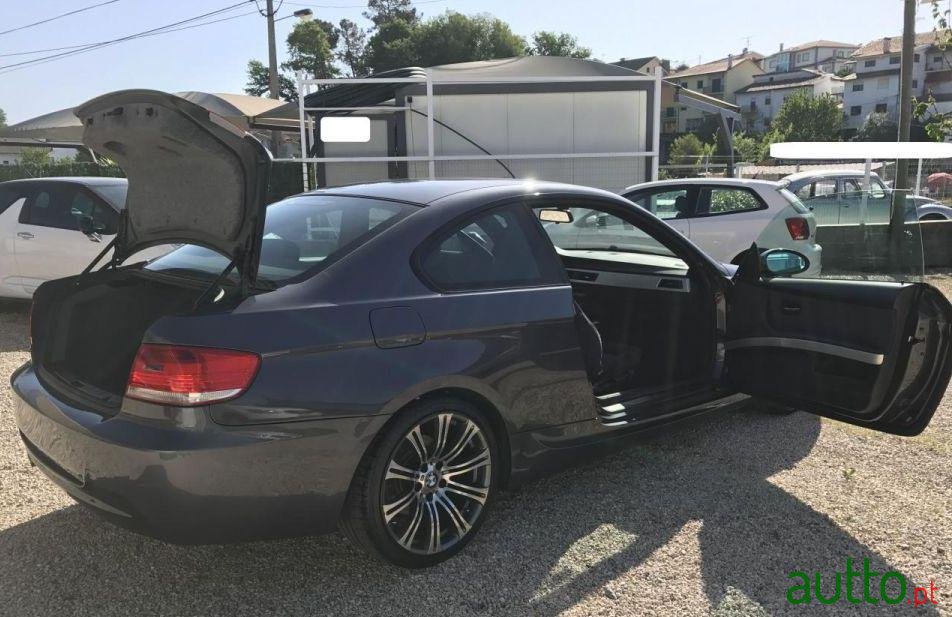 2008' BMW 320 D photo #2