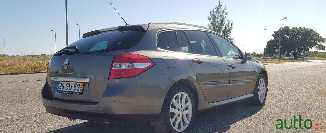 2008' Renault Laguna Break photo #1
