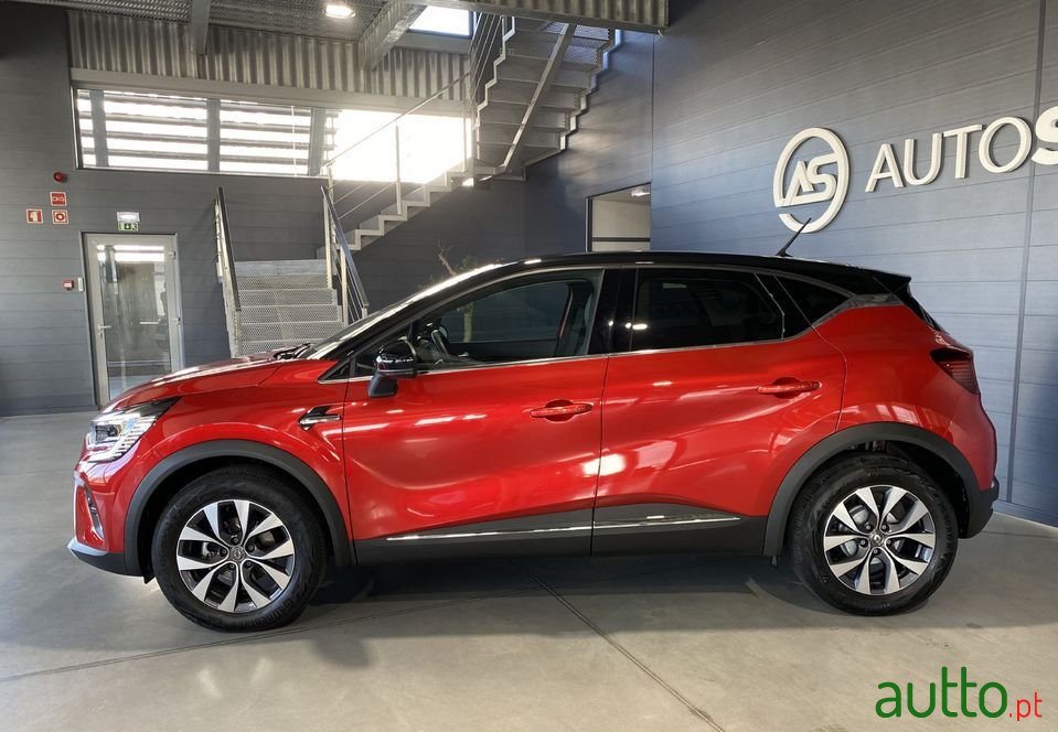 2021' Renault Captur photo #2