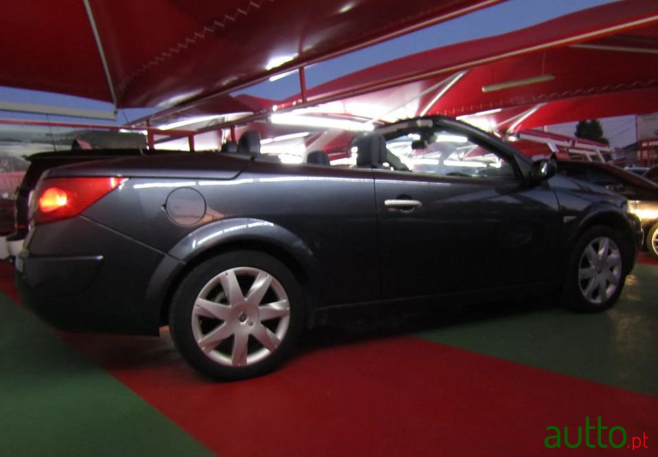 2008' Renault Megane photo #1