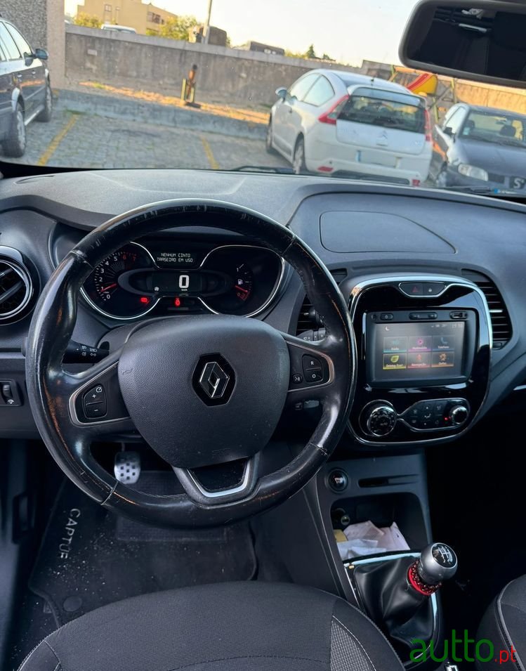 2016' Renault Captur photo #2